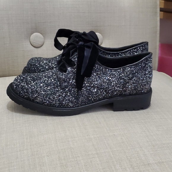 Shoes - Picture 4 of 5